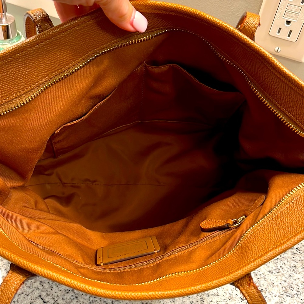 Coach F58846 Cross Grain City Zip Top Tote - Picture 8 of 13